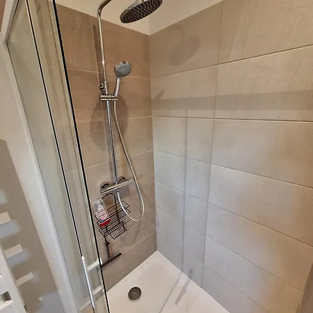 La Mademoiselle Causeuse 3*