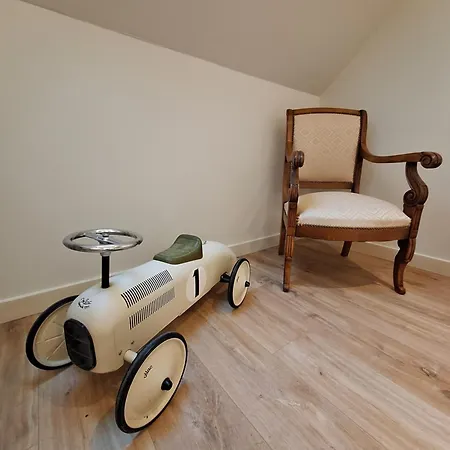 La Mademoiselle Causeuse 3*