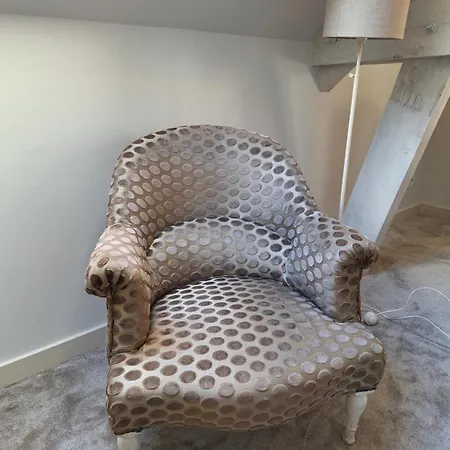 La Mademoiselle Causeuse 3*